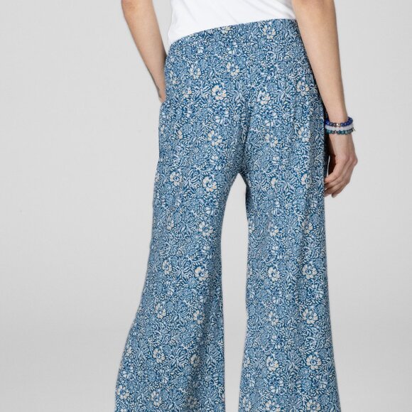 Blue Floral Patterned Printed Resort Pants - Picture 2 of 6
